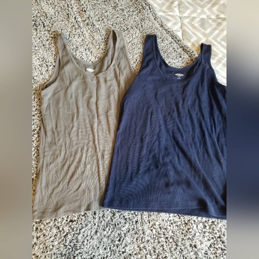 2 old navy slim fit tanks